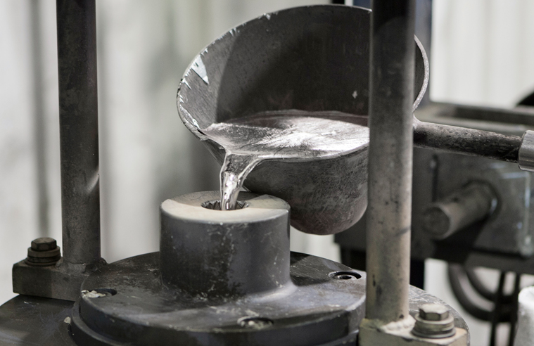 What is Gravity Die Casting - Advantages, Disadvantages, Process and Mold of Permanent Die Casting